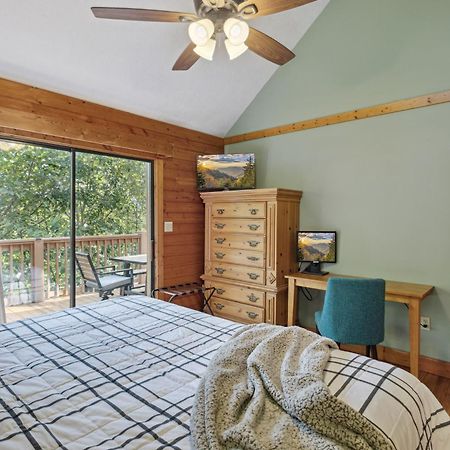 1 Min To The Parkway Spacious Cabin W 3 Suites And Extra Bedroom! Pigeon Forge Exterior photo