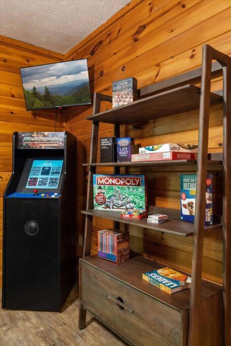 1 Min To The Parkway Spacious Cabin W 3 Suites And Extra Bedroom! Pigeon Forge Exterior photo