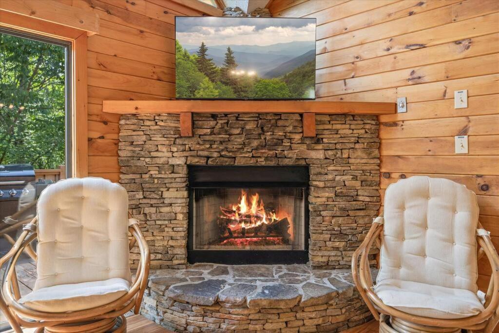 1 Min To The Parkway Spacious Cabin W 3 Suites And Extra Bedroom! Pigeon Forge Exterior photo