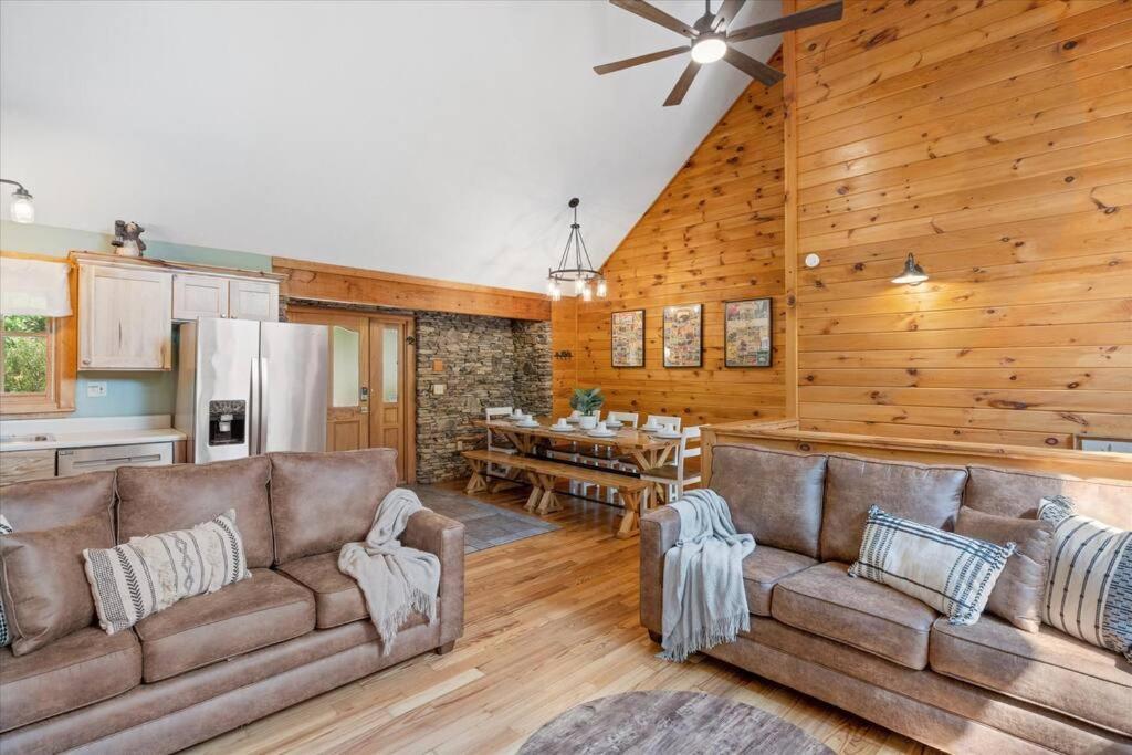 1 Min To The Parkway Spacious Cabin W 3 Suites And Extra Bedroom! Pigeon Forge Exterior photo