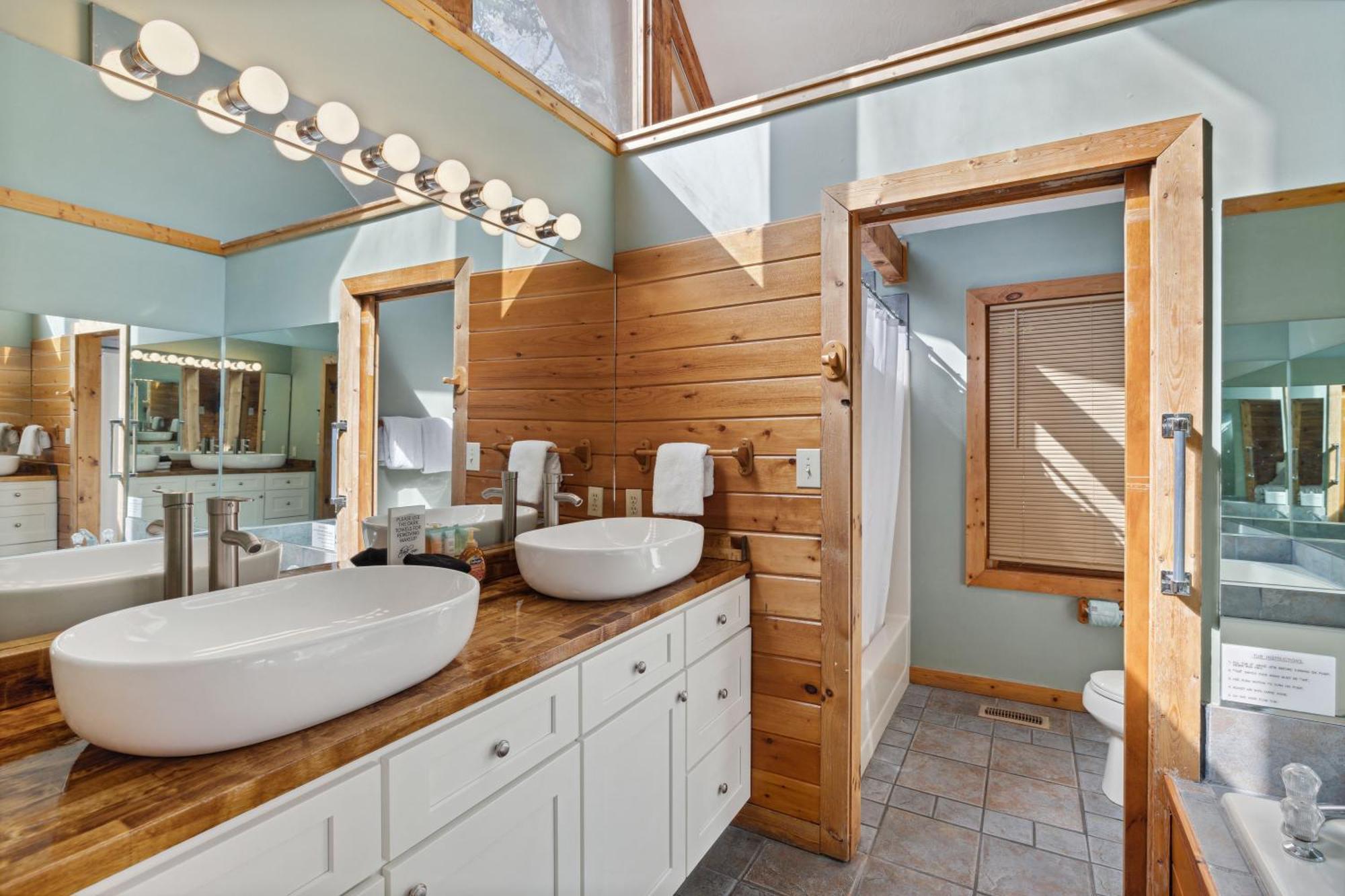 1 Min To The Parkway Spacious Cabin W 3 Suites And Extra Bedroom! Pigeon Forge Exterior photo
