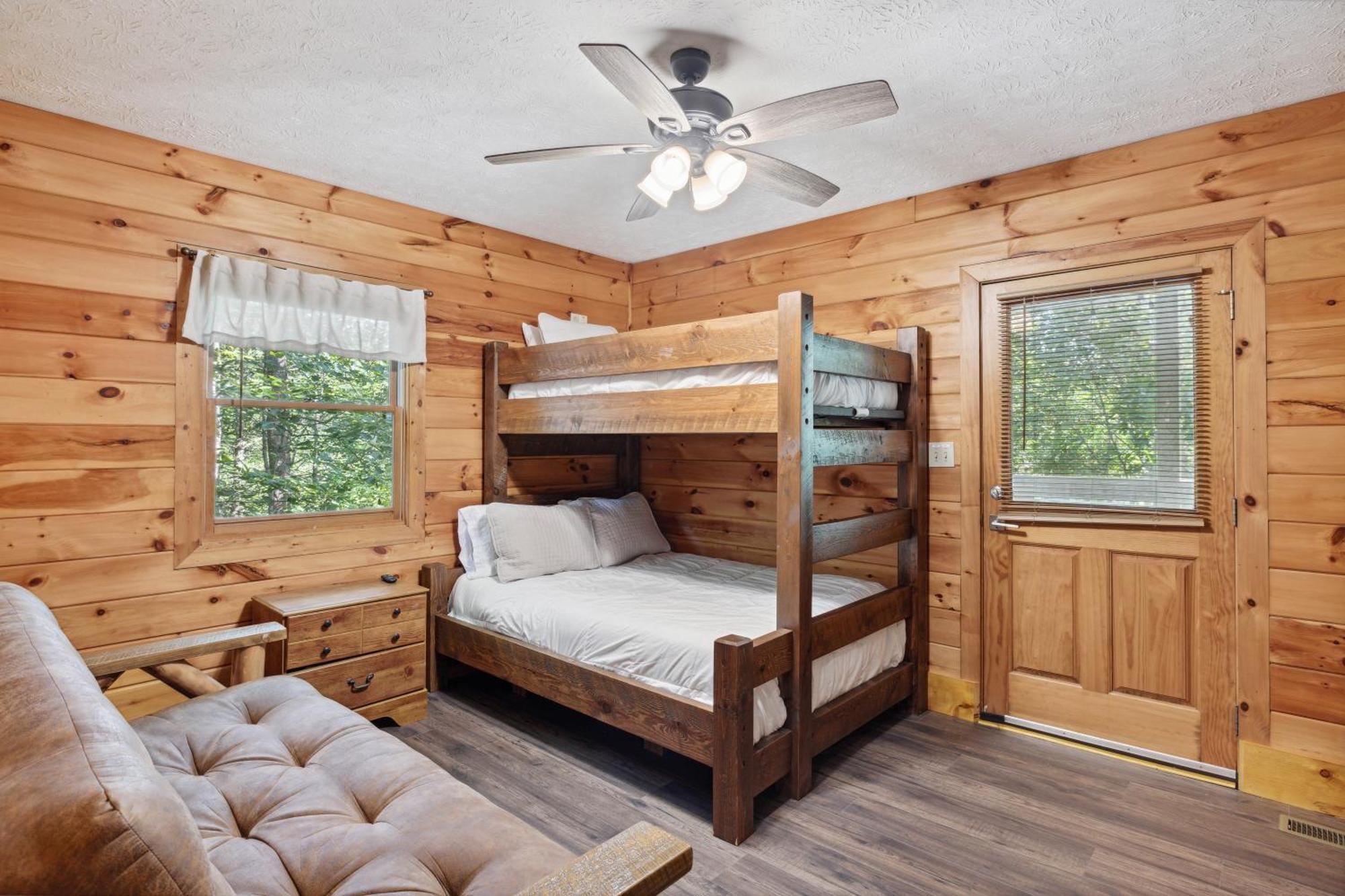 1 Min To The Parkway Spacious Cabin W 3 Suites And Extra Bedroom! Pigeon Forge Exterior photo